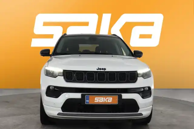 Valkoinen Maastoauto, Jeep Compass – VAR-23231