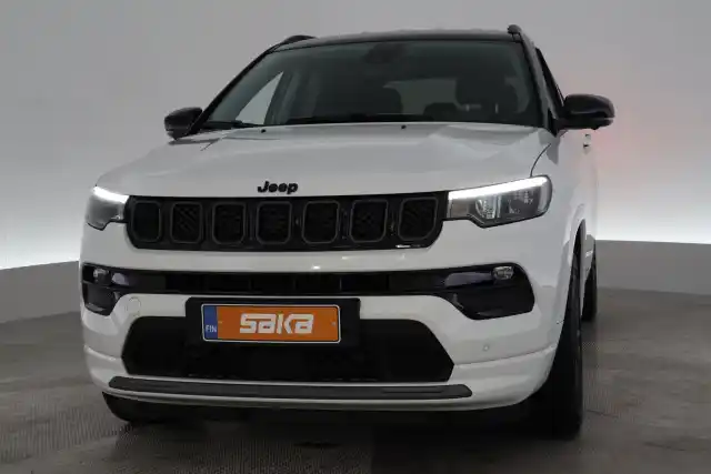 Valkoinen Maastoauto, Jeep Compass – VAR-23231