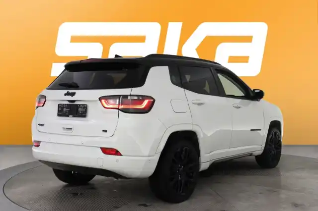 Valkoinen Maastoauto, Jeep Compass – VAR-23231