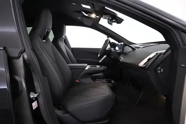 Musta Maastoauto, BMW iX – VAR-23351