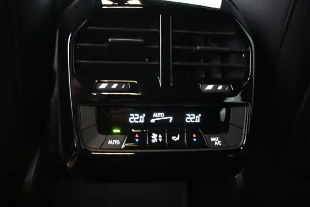 Musta Maastoauto, BMW iX – VAR-23351
