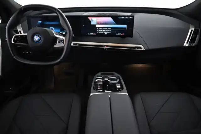 Musta Maastoauto, BMW iX – VAR-23351