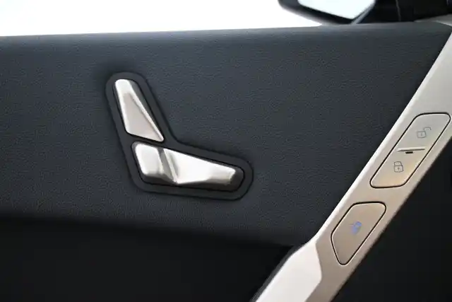 Musta Maastoauto, BMW iX – VAR-23351