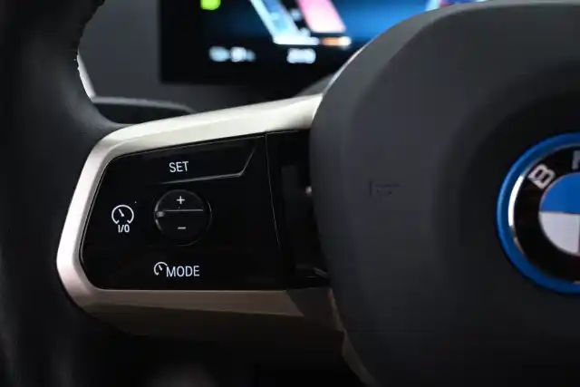 Musta Maastoauto, BMW iX – VAR-23351