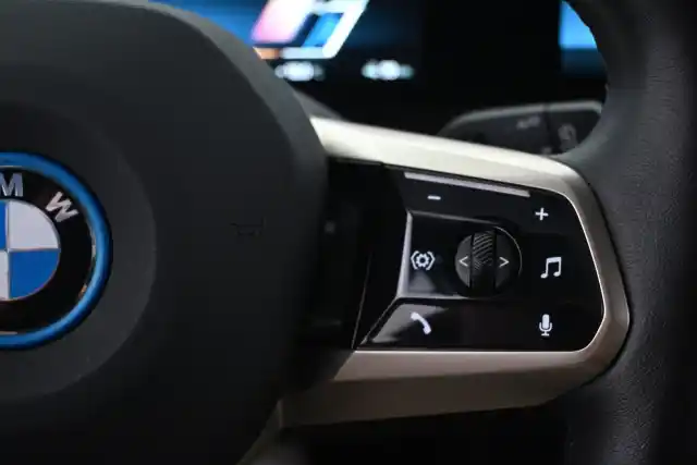 Musta Maastoauto, BMW iX – VAR-23351