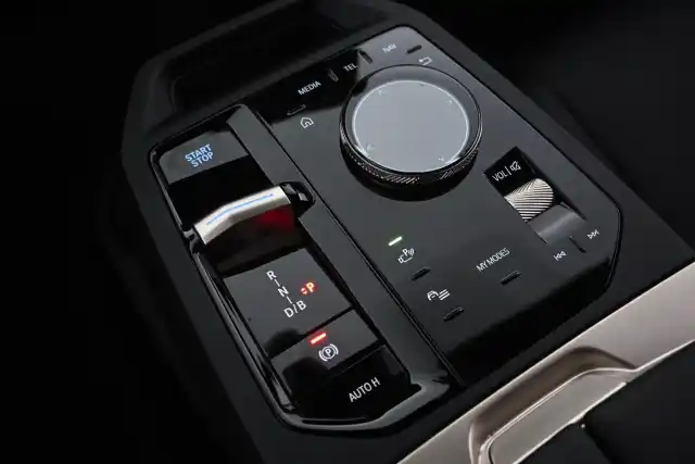 Musta Maastoauto, BMW iX – VAR-23351