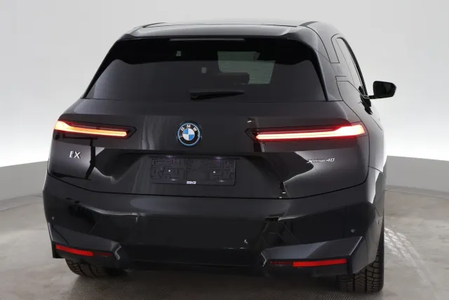 Musta Maastoauto, BMW iX – VAR-23517