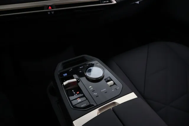 Musta Maastoauto, BMW iX – VAR-23517