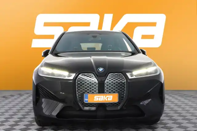 Musta Maastoauto, BMW iX – VAR-23559