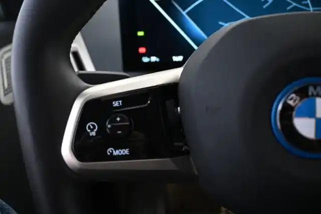 Musta Maastoauto, BMW iX – VAR-23559