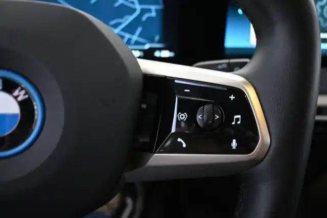 Musta Maastoauto, BMW iX – VAR-23559