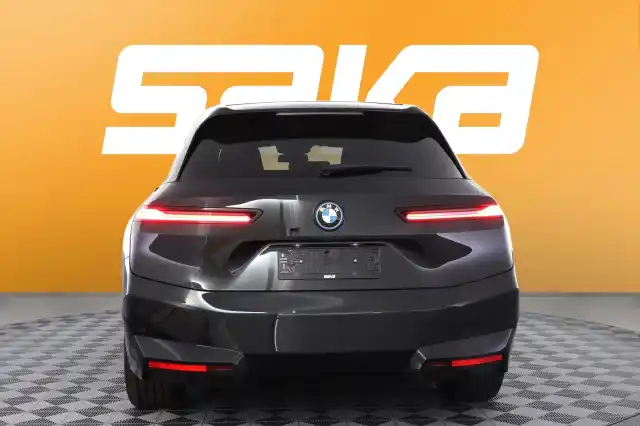 Musta Maastoauto, BMW iX – VAR-23559