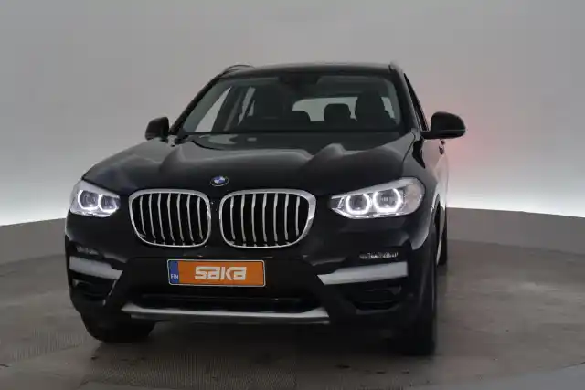 Musta Maastoauto, BMW X3 – VAR-23640