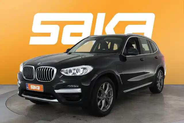 Musta Maastoauto, BMW X3 – VAR-23640