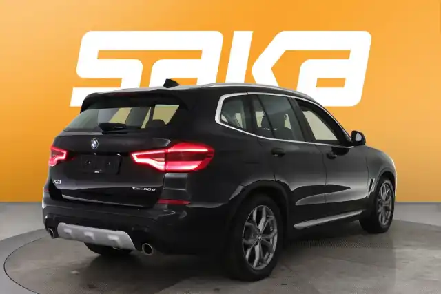 Musta Maastoauto, BMW X3 – VAR-23640