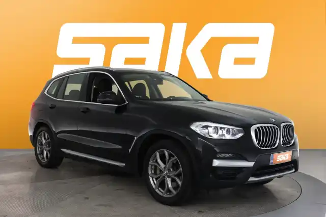 Musta Maastoauto, BMW X3 – VAR-23640