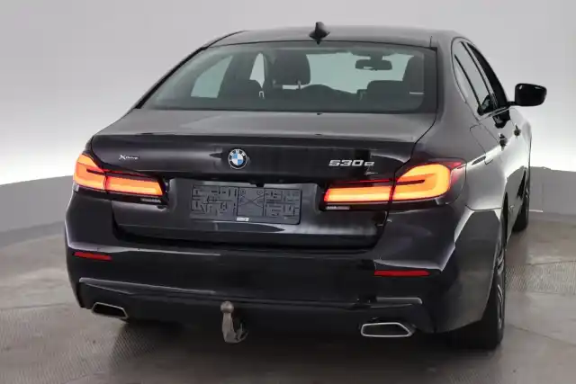 Musta Sedan, BMW 530 – VAR-23739