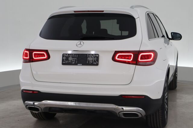 Valkoinen Maastoauto, Mercedes-Benz GLC – VAR-23847