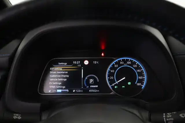 Musta Viistoperä, Nissan Leaf – VAR-23884