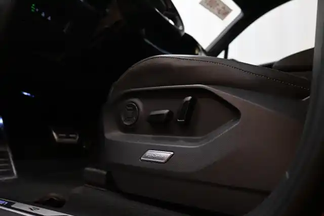 Musta Maastoauto, Volkswagen Touareg – VAR-23908