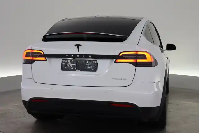 Valkoinen Maastoauto, Tesla Model X – VAR-23957