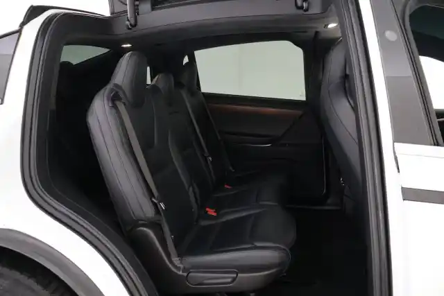 Valkoinen Maastoauto, Tesla Model X – VAR-23957