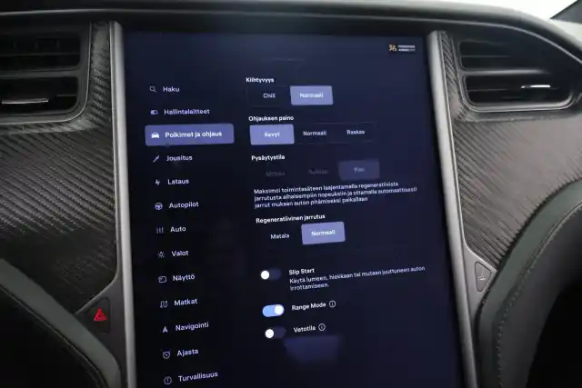 Valkoinen Maastoauto, Tesla Model X – VAR-23957