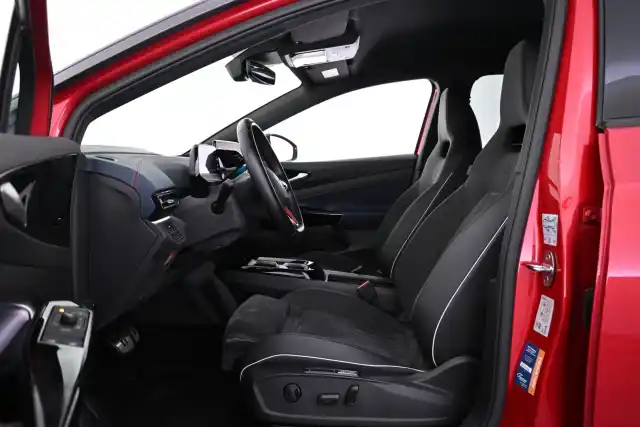 Punainen Maastoauto, Volkswagen ID.4 – VAR-24011