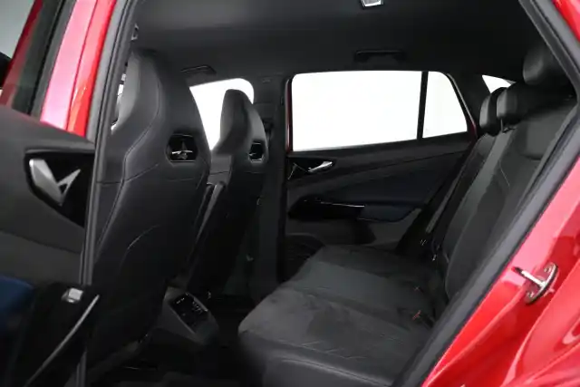 Punainen Maastoauto, Volkswagen ID.4 – VAR-24011