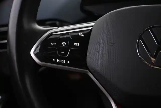 Punainen Maastoauto, Volkswagen ID.4 – VAR-24011