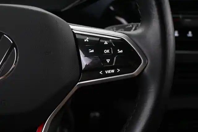 Punainen Maastoauto, Volkswagen ID.4 – VAR-24011