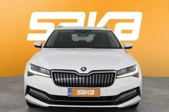 Valkoinen Farmari, Skoda Superb – VAR-24087