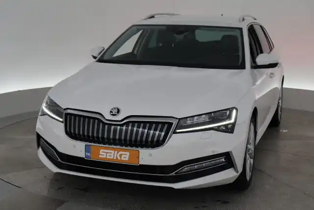 Valkoinen Farmari, Skoda Superb – VAR-24087