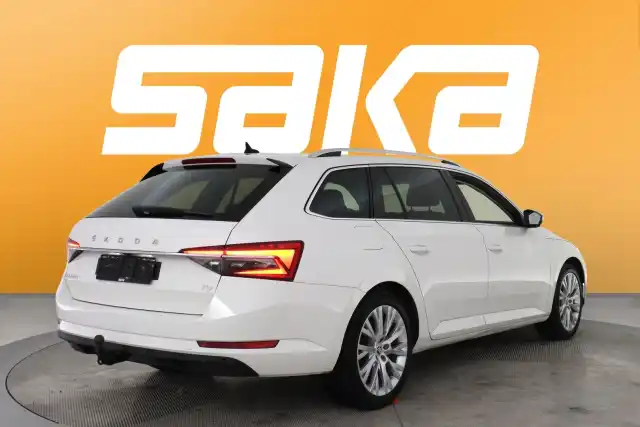 Valkoinen Farmari, Skoda Superb – VAR-24087