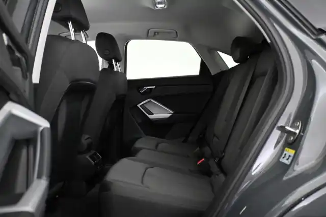 Harmaa Maastoauto, Audi Q3 – VAR-24137