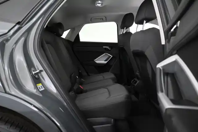 Harmaa Maastoauto, Audi Q3 – VAR-24137