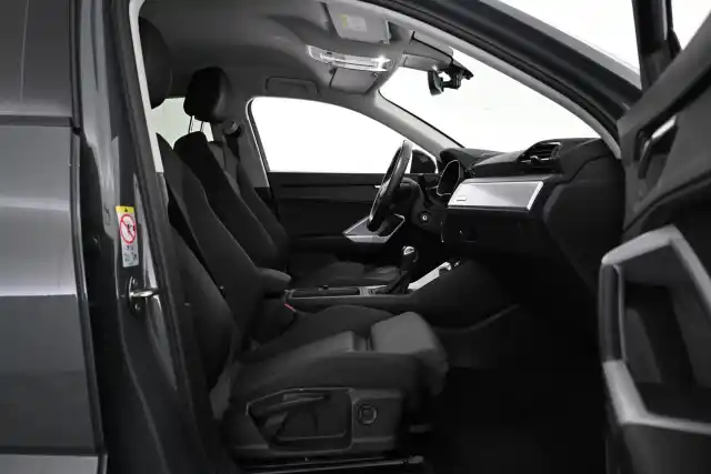 Harmaa Maastoauto, Audi Q3 – VAR-24137