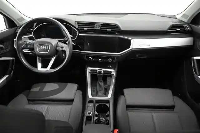 Harmaa Maastoauto, Audi Q3 – VAR-24137