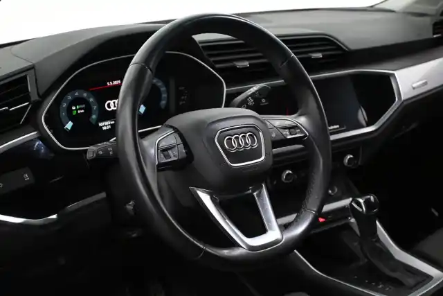 Harmaa Maastoauto, Audi Q3 – VAR-24137