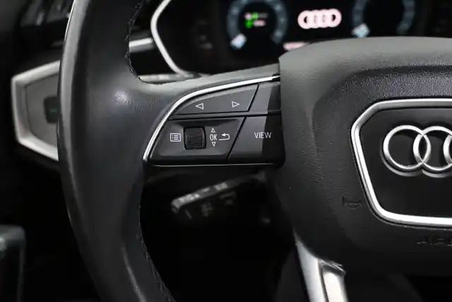 Harmaa Maastoauto, Audi Q3 – VAR-24137