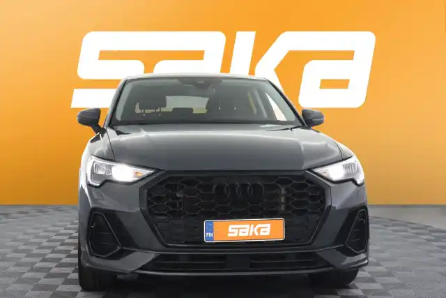 Harmaa Maastoauto, Audi Q3 – VAR-24137