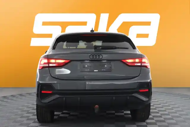 Harmaa Maastoauto, Audi Q3 – VAR-24137
