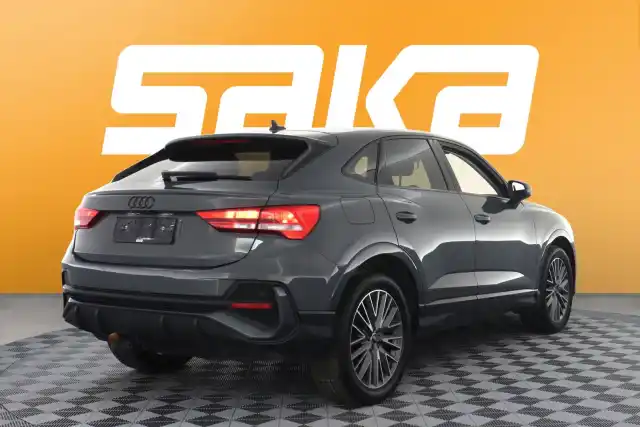 Harmaa Maastoauto, Audi Q3 – VAR-24137