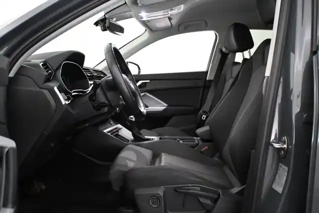 Harmaa Maastoauto, Audi Q3 – VAR-24137
