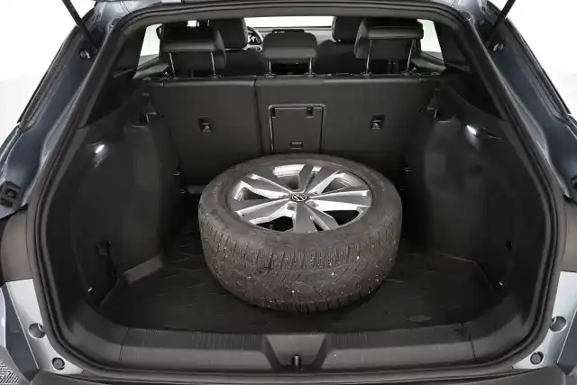 Sininen Maastoauto, Volkswagen ID.4 – VAR-24176