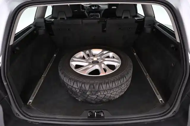 Harmaa Farmari, Volvo XC70 – VAR-241883
