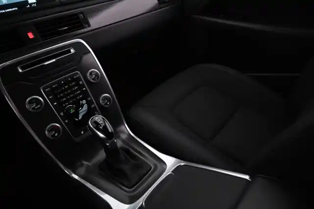 Harmaa Farmari, Volvo XC70 – VAR-241883