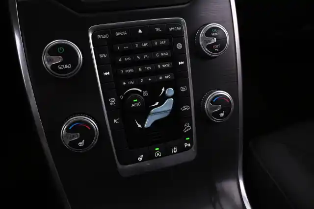 Harmaa Farmari, Volvo XC70 – VAR-241883