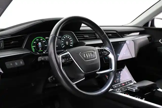 Musta Maastoauto, Audi e-tron – VAR-24205