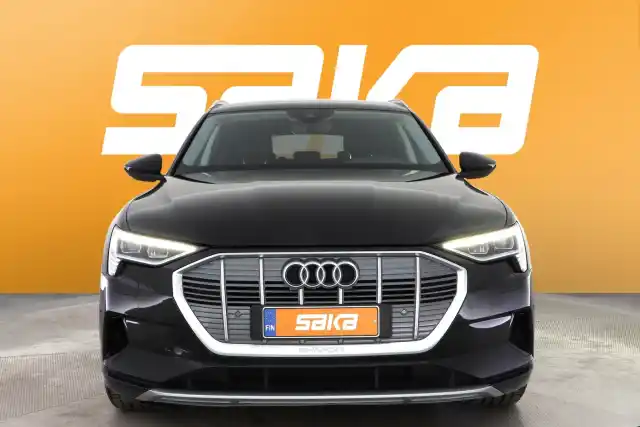 Musta Maastoauto, Audi e-tron – VAR-24205